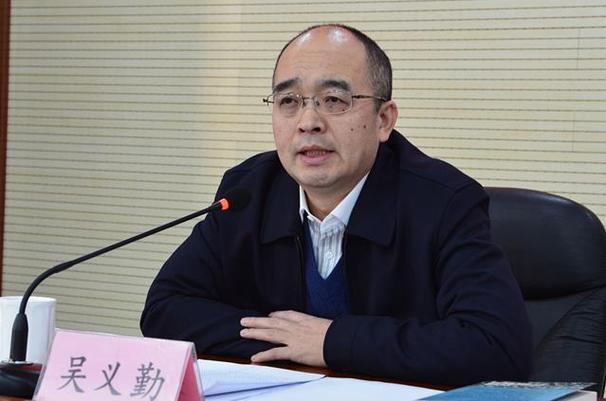 强化担当精神 努力繁荣文学